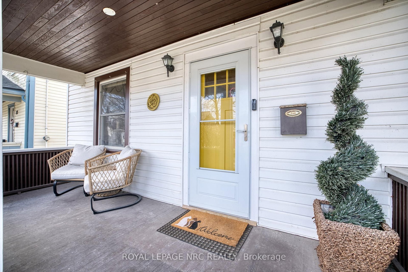 Detached House for sale at 78 RUSSELL Avenue, St. Catharines, Ontario, L2R 1V7 - Downtown - MLS: X12973706