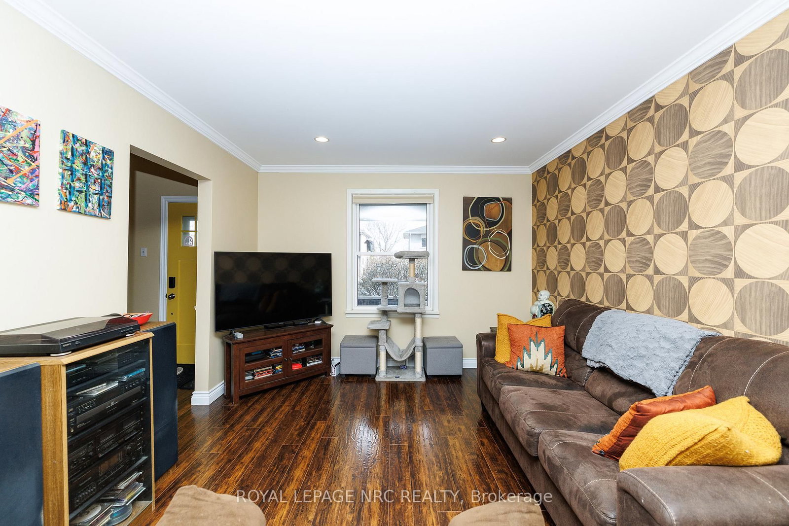 Detached House for sale at 78 RUSSELL Avenue, St. Catharines, Ontario, L2R 1V7 - Downtown - MLS: X12973706