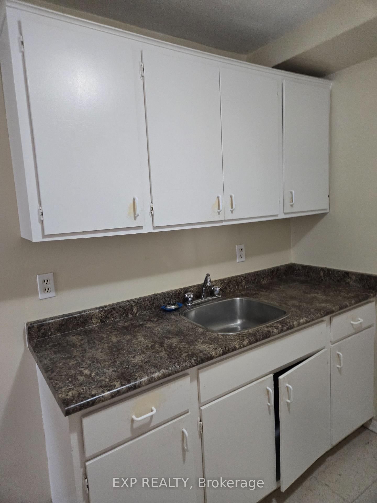 633 Barber Avenue N, Unit 1