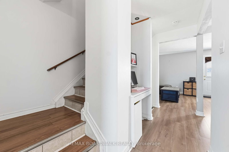 1707 Meadowbrook Rd, Ottawa, K1B 4W6 | Image 3