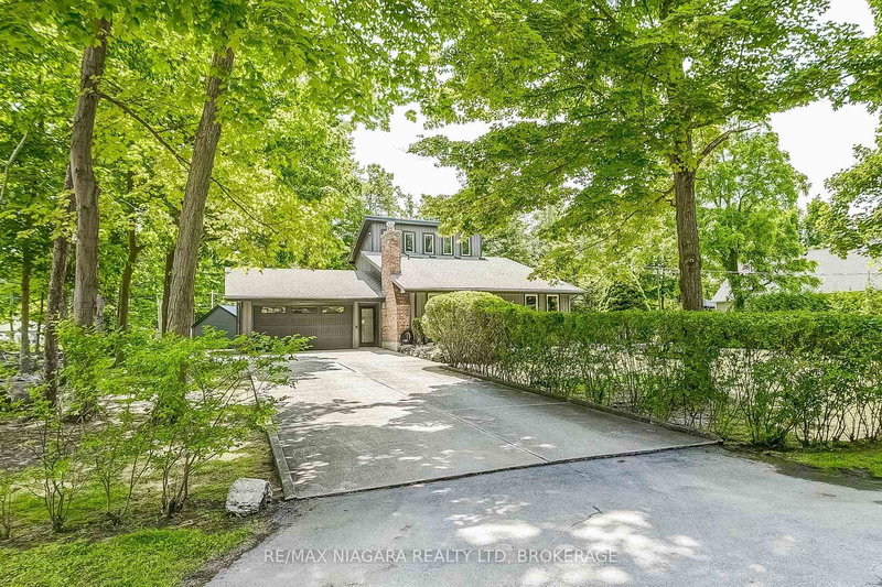 home for sale on 4905 Mapleview Crescent