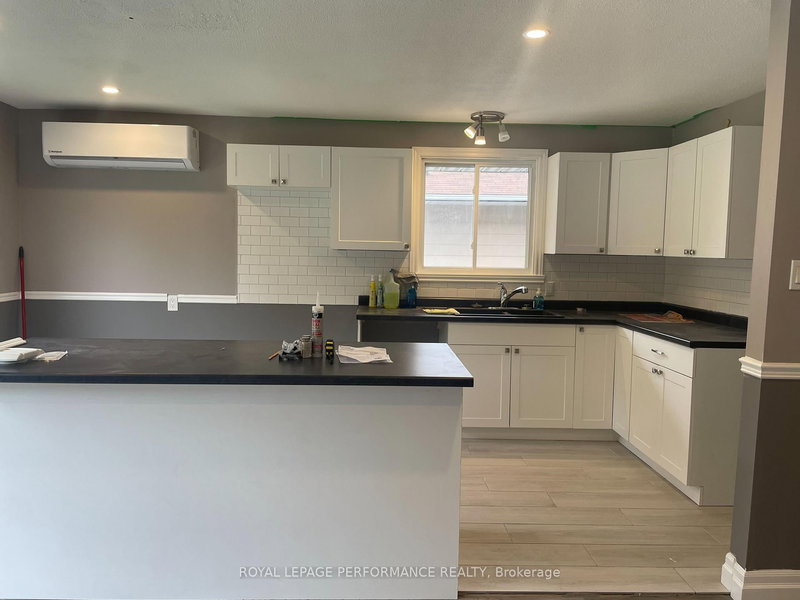 624 Dundas Cres, Cornwall, K6H 6H8 | Image 3