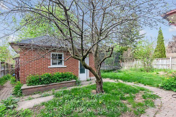 176 Kenneth Ave, Kitchener, N2A 1W2 | Image 2