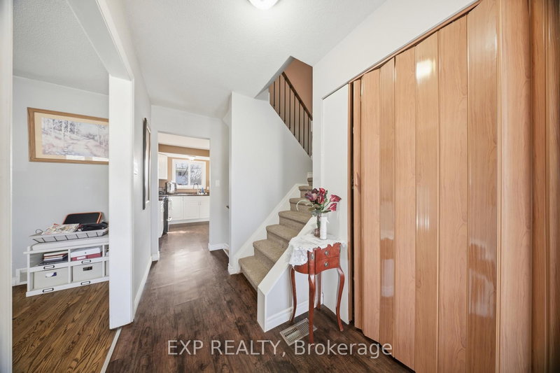 217 St Andrews Dr, Hamilton, L8K 5K2 | Image 3