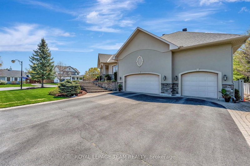 2 Beechgrove Gdns, Ottawa, K2S 1R1 | Image 3