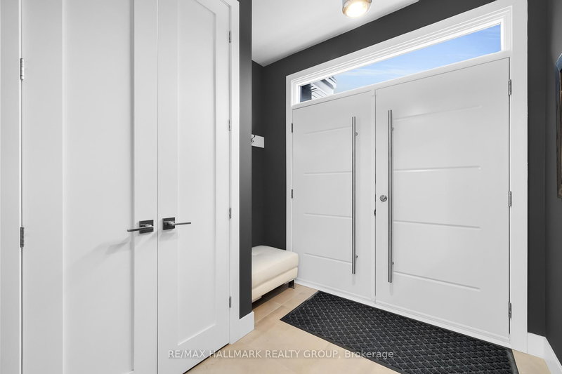 1976 Lenester Ave, Ottawa, K2A 1J9 | Image 3