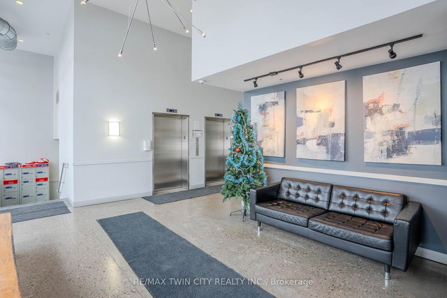 806 - 1 Victoria Street