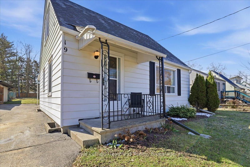 19 Perth Rd, Kitchener, N2M 3G6 | Image 2