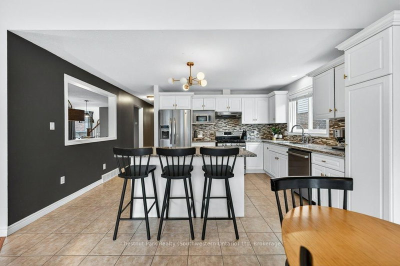 14 Teal Dr, Guelph, N1C 1G3 | Image 2