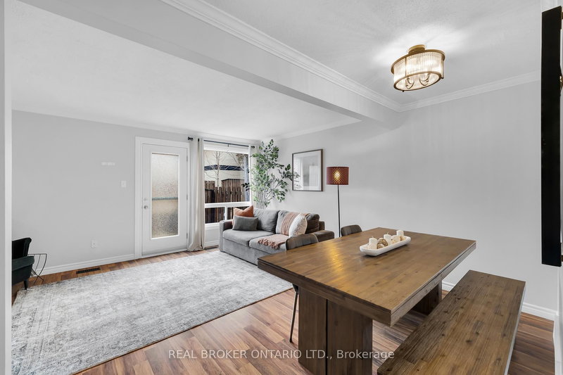 101 Mcclintock Way, Kanata, K2L 2A5 | Image 3