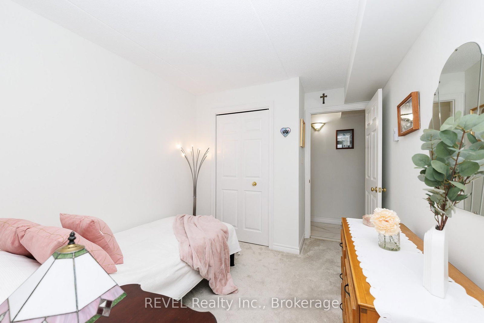 3364 Montrose Road, Unit 301 - Photo 14