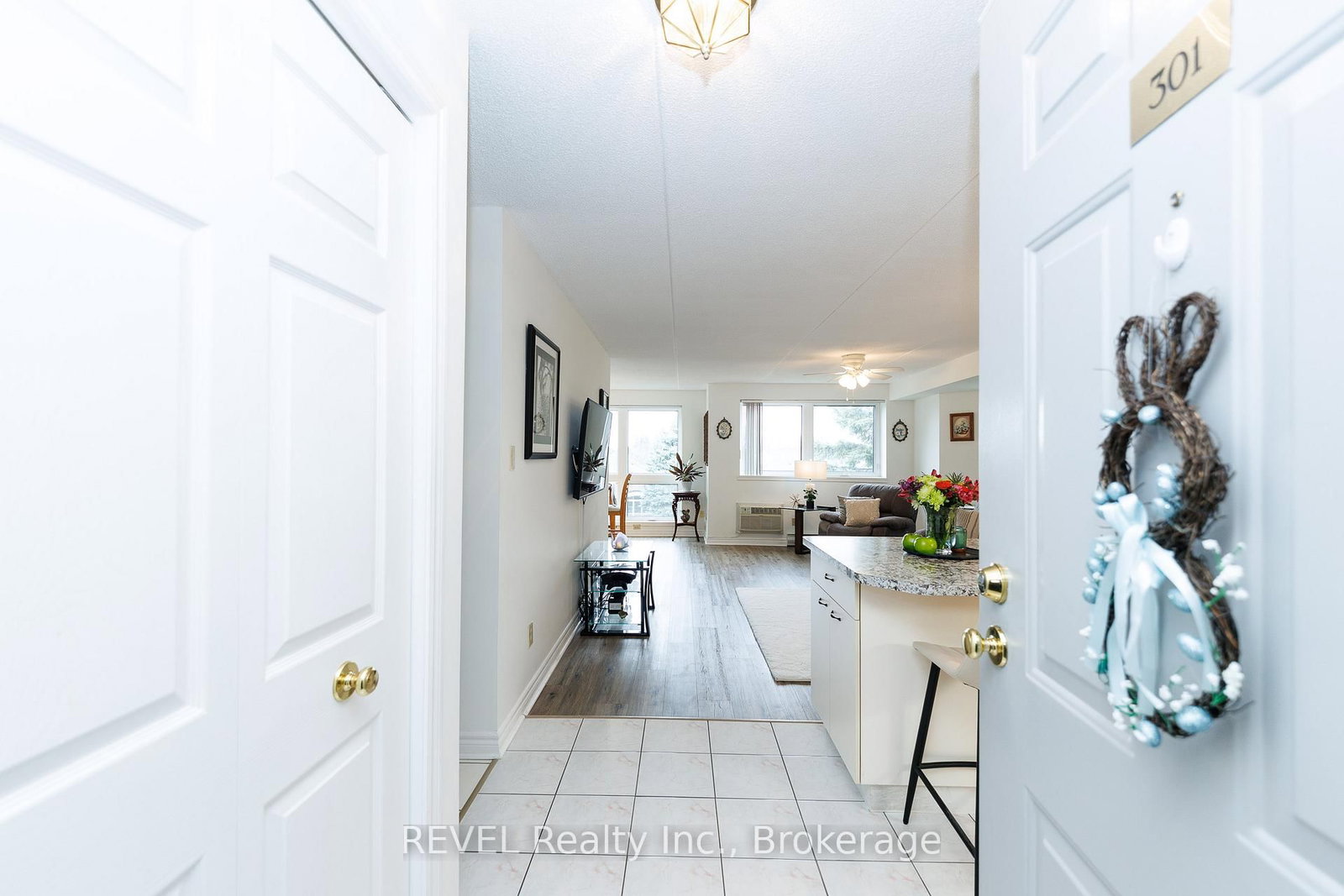 3364 Montrose Road, Unit 301 - Photo 4