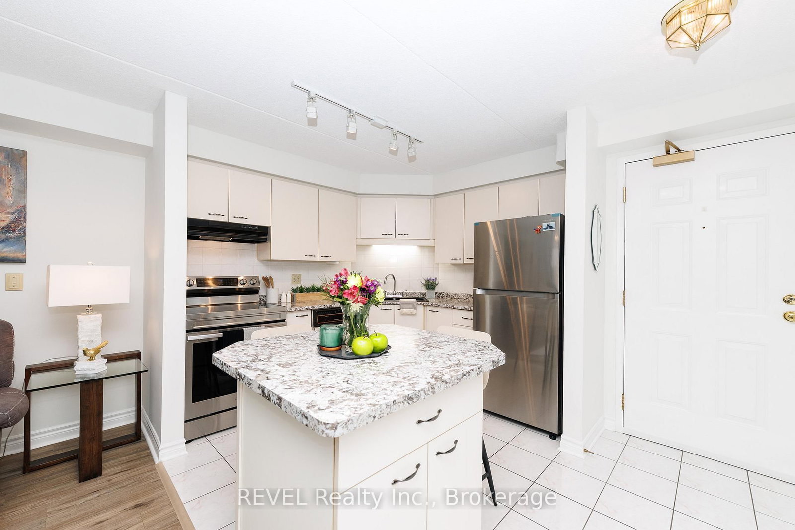 3364 Montrose Road, Unit 301 - Photo 6