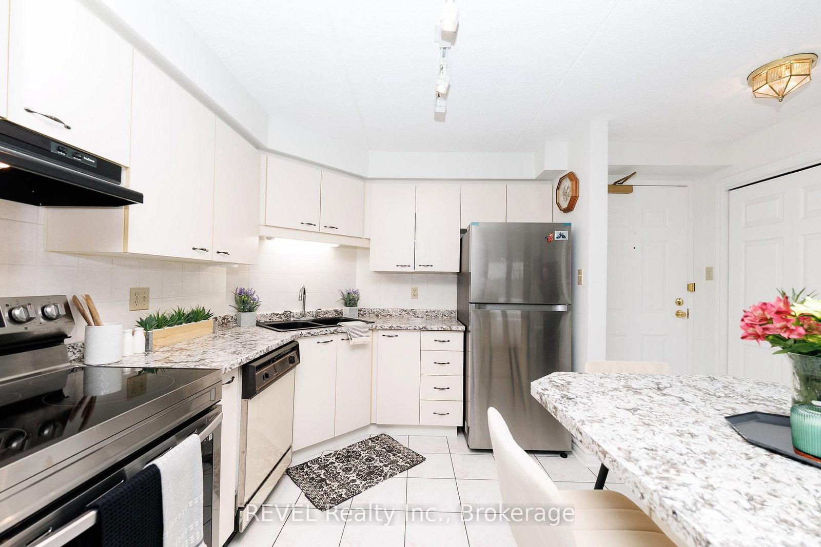 3364 Montrose Road, Unit 301 - Photo 8