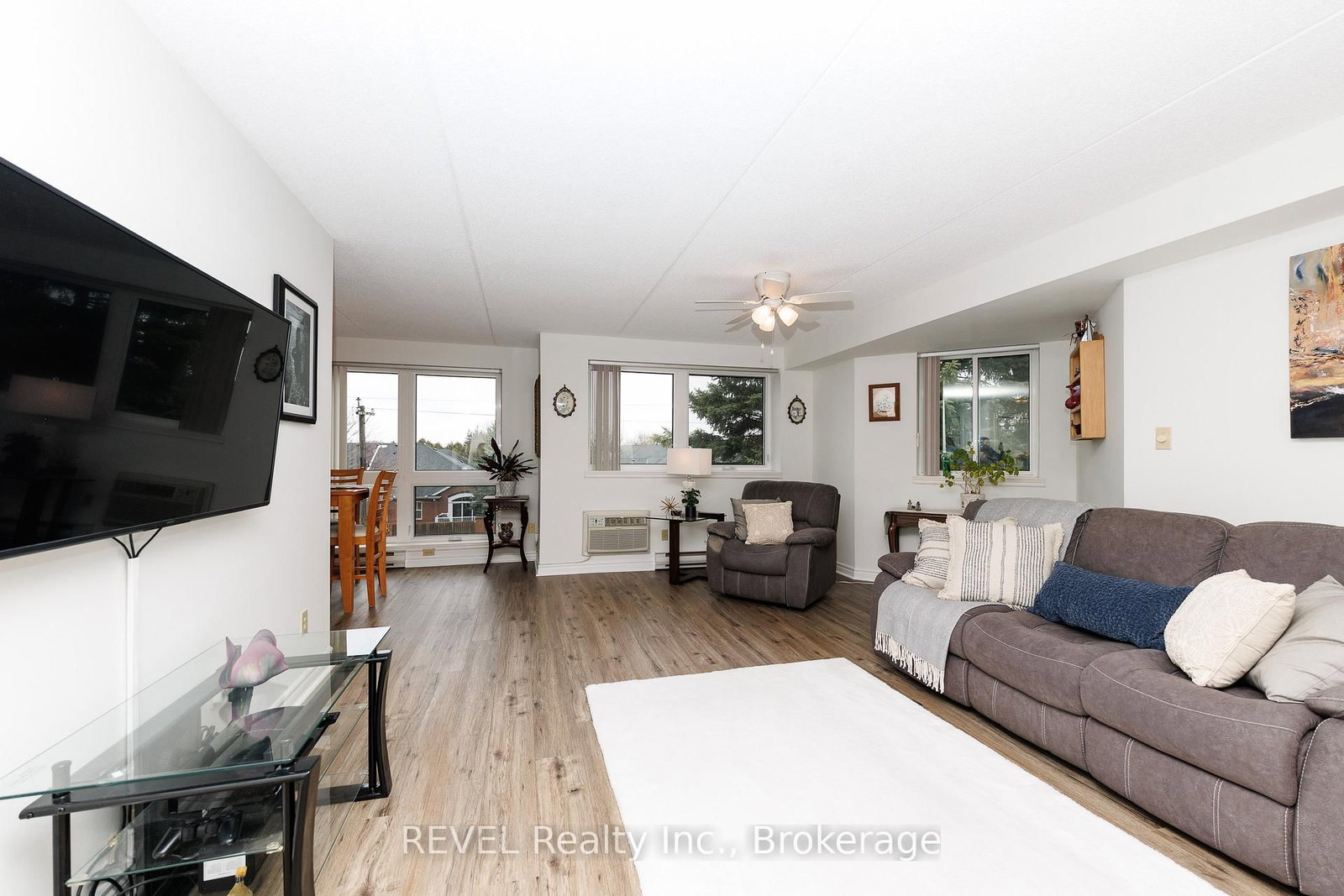 3364 Montrose Road, Unit 301 - Photo 9