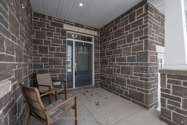 1553 Davenport Crescent