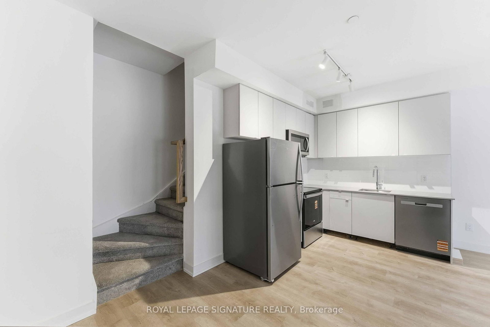 16 Melbourne Avenue, Unit 309A - Photo 8