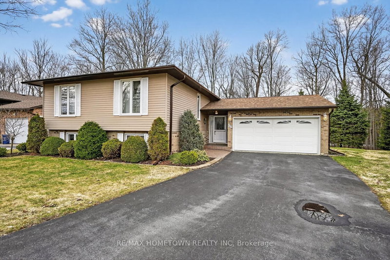 56 Cambridge Cres, Brockville, K6V 6L8 | Image 2