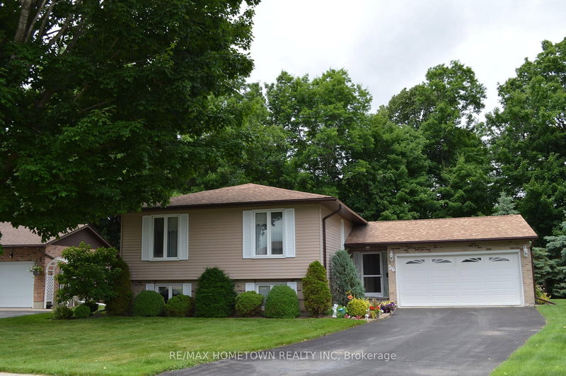 56 Cambridge Cres, Brockville, K6V 6L8 | Image 3