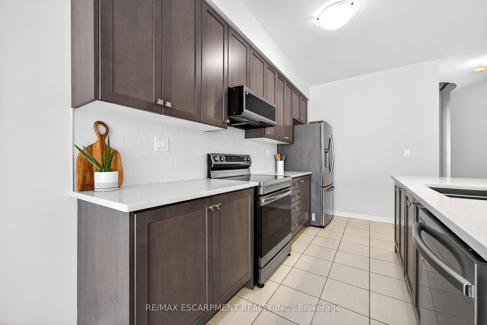 Detached House for sale at 20 Armes Street, Hamilton, Ontario, L0R 1C0 - Binbrook - MLS: X12975646