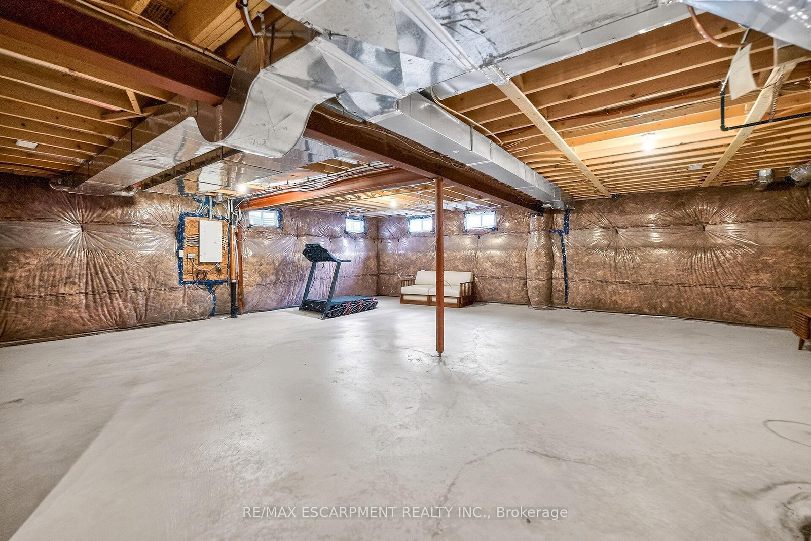 Detached House for sale at 20 Armes Street, Hamilton, Ontario, L0R 1C0 - Binbrook - MLS: X12975646