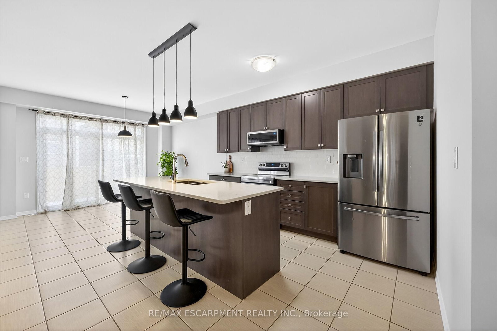 Detached House for sale at 20 Armes Street, Hamilton, Ontario, L0R 1C0 - Binbrook - MLS: X12975646