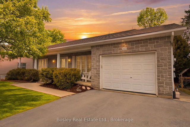 17 Ridge Creek Drive W