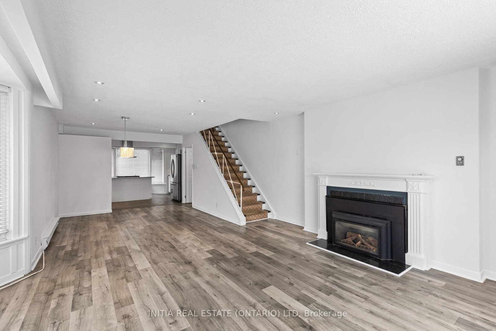 Townhouse for sale at 55 Arbour Glen Crescent, London East, Ontario, N5Y 1Z9 - East A - MLS: X12975818