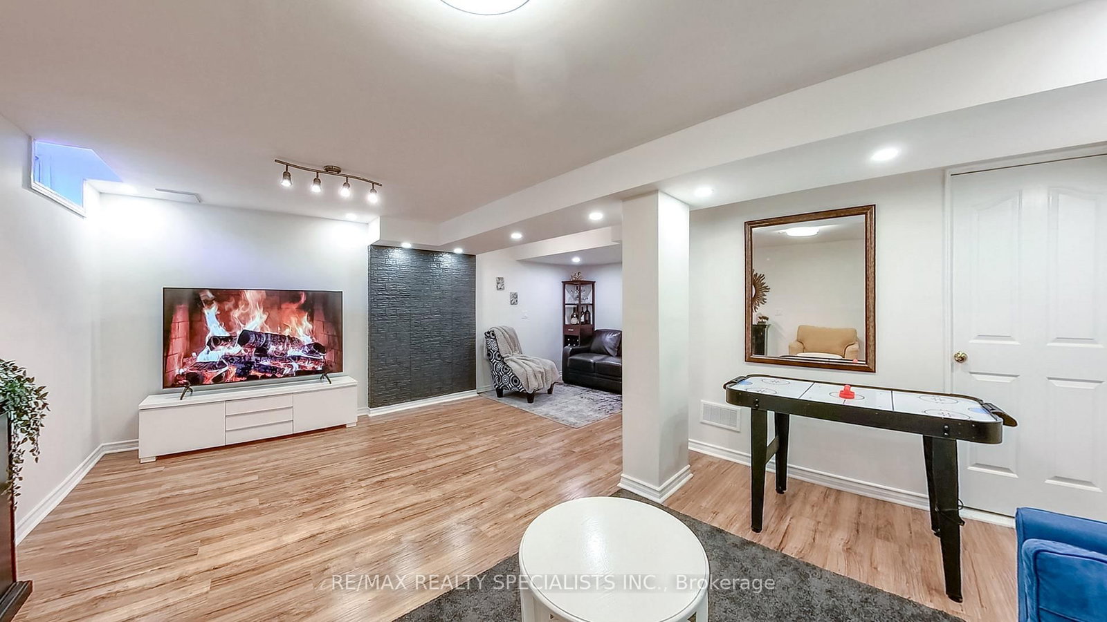 Townhouse for sale at 189 FALL FAIR Way, Hamilton, Ontario, L0R 1C0 - Binbrook - MLS: X12975844