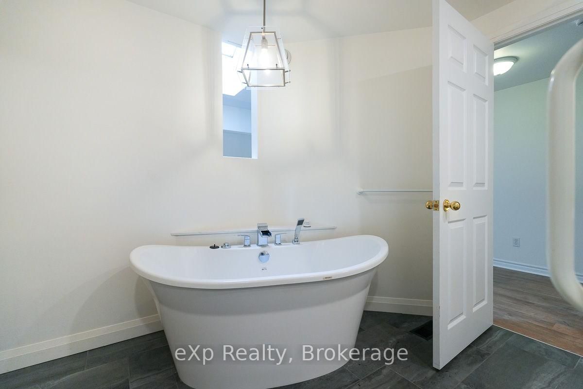 123 Church Street N, Unit 3 - Photo 31