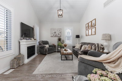 208 Strachan Street — photo 3