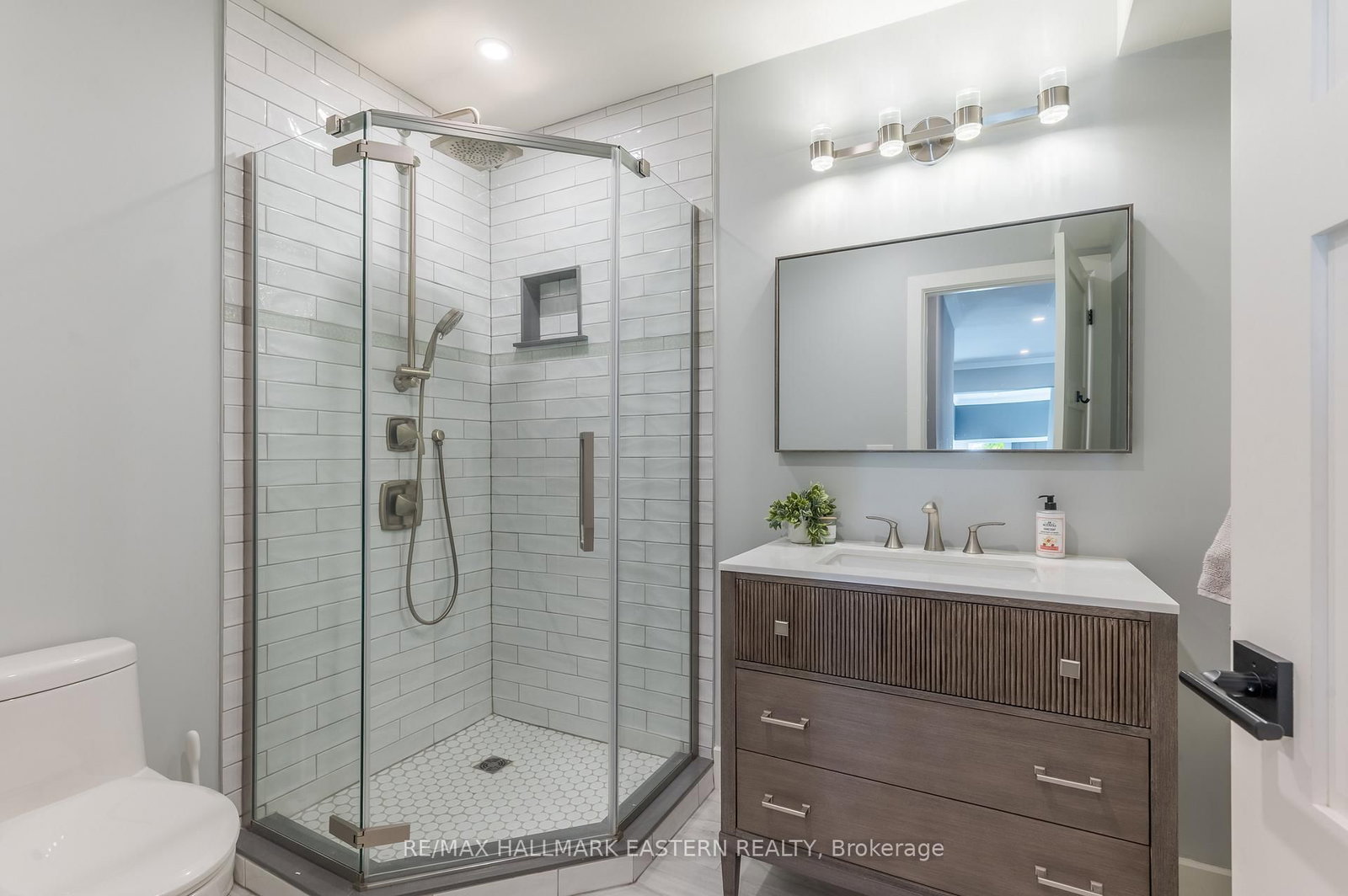 6 Weller Crescent - Photo 42