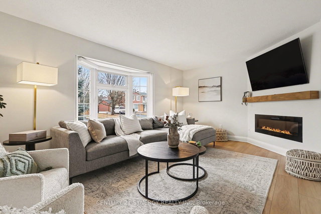 771 Vinette Crescent