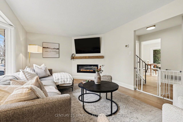 771 Vinette Crescent