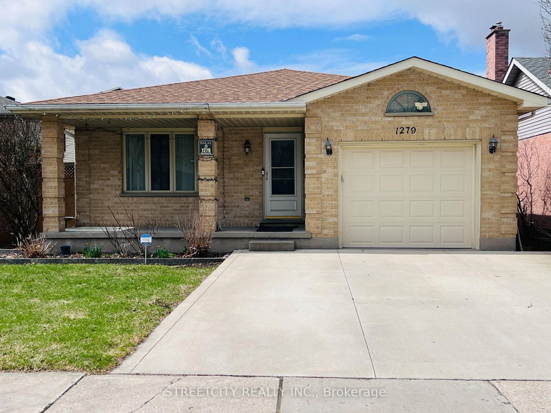 home for lease on 1279 Aldersbrook Road