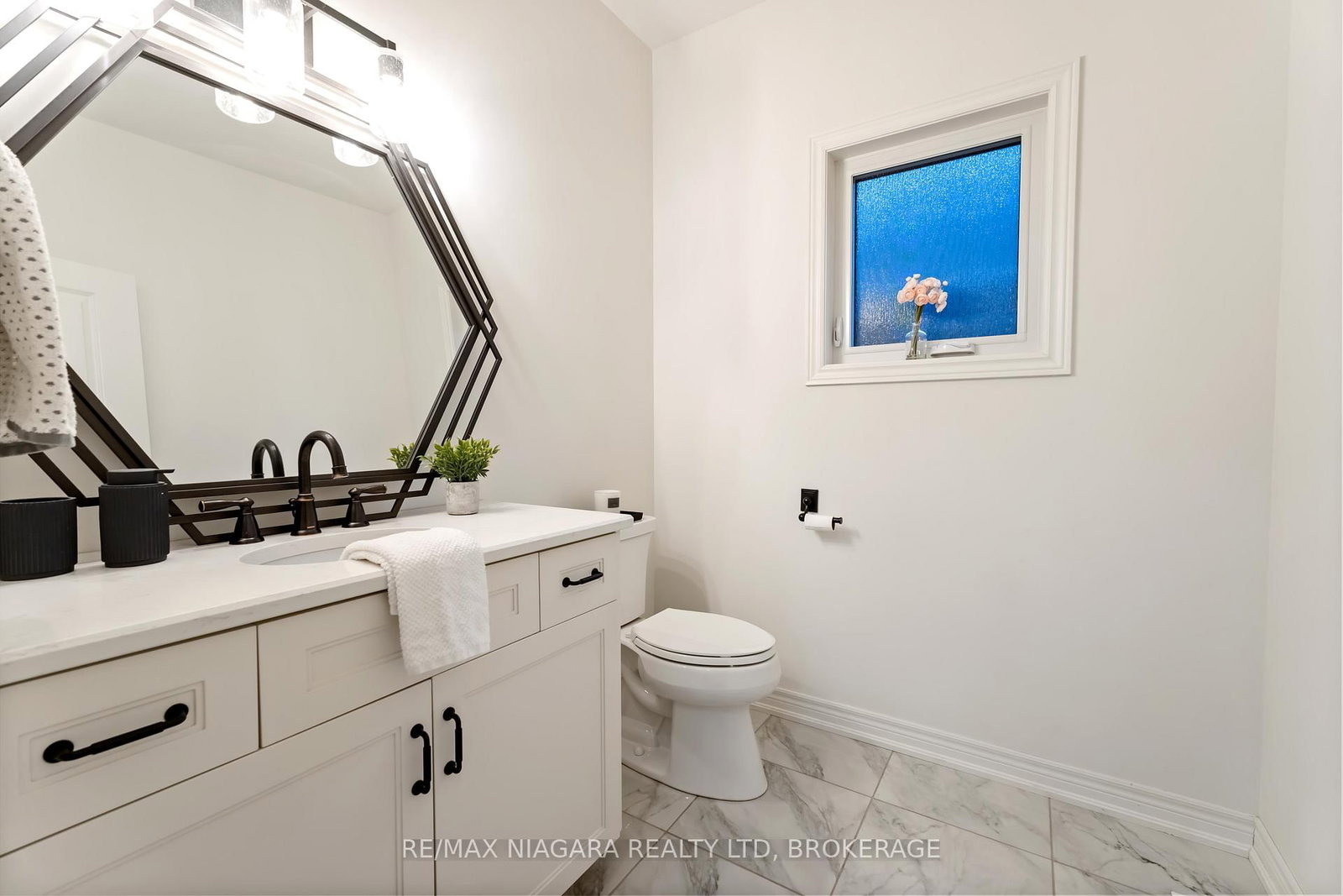 Detached House for sale at 132 Lametti Drive, Pelham, Ontario, L0S 1E6 - Fonthill - MLS: X12976380