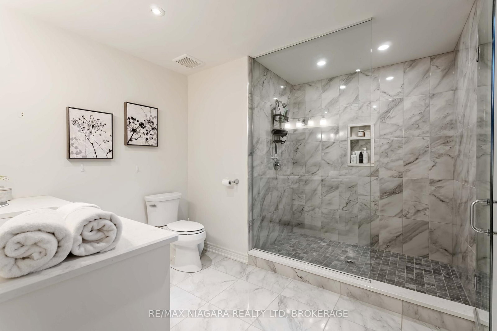 Detached House for sale at 132 Lametti Drive, Pelham, Ontario, L0S 1E6 - Fonthill - MLS: X12976380