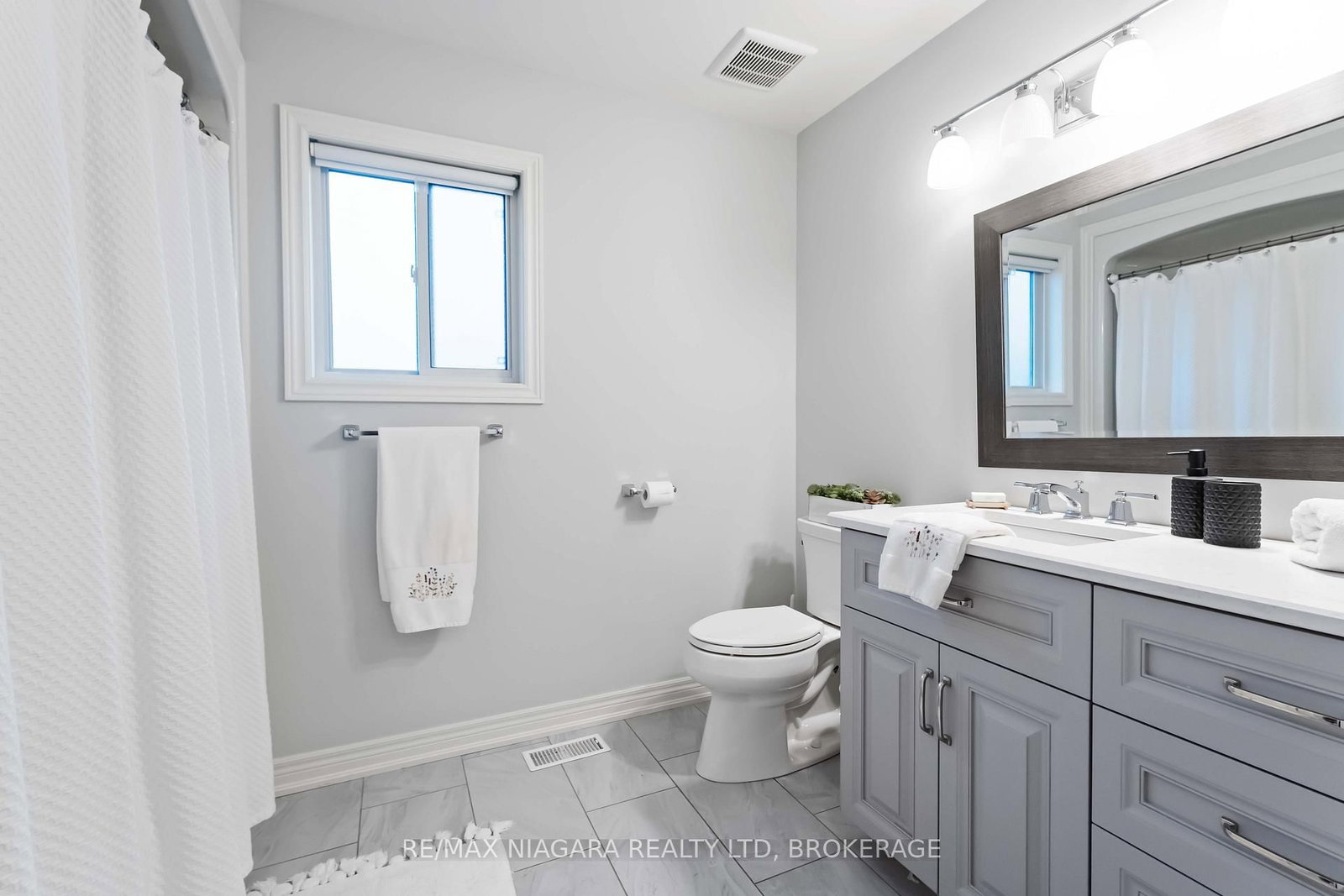 Detached House for sale at 132 Lametti Drive, Pelham, Ontario, L0S 1E6 - Fonthill - MLS: X12976380