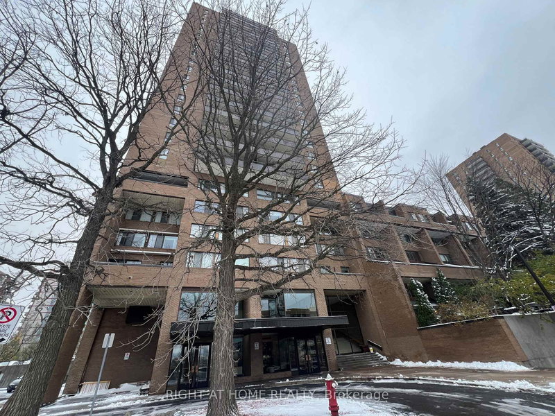 home for lease on 1103-505 St Laurent Boulevard