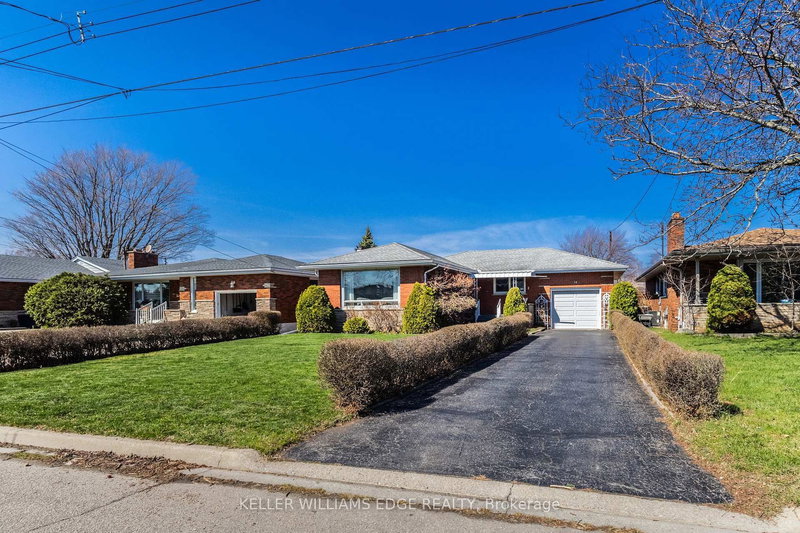 14 Pleasant Ave, Hamilton, L8G 2L2 | Image 2