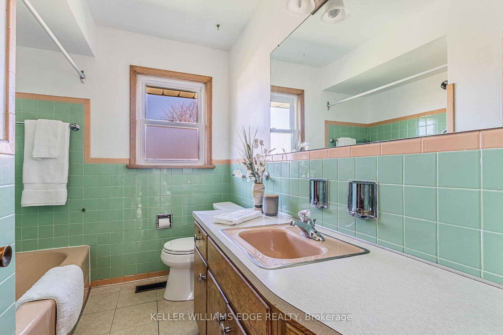 Detached House for sale at 14 Pleasant Avenue, Hamilton, Ontario, L8G 2L2 - Stoney Creek - MLS: X12976506