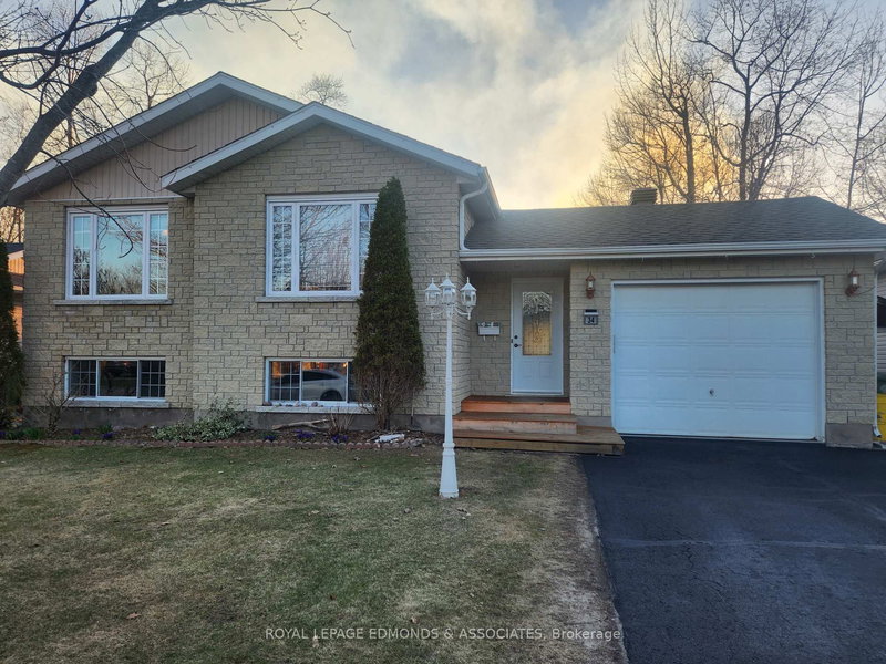 34 Bayshore Dr, Petawawa, K8H 3R7 | Image 3