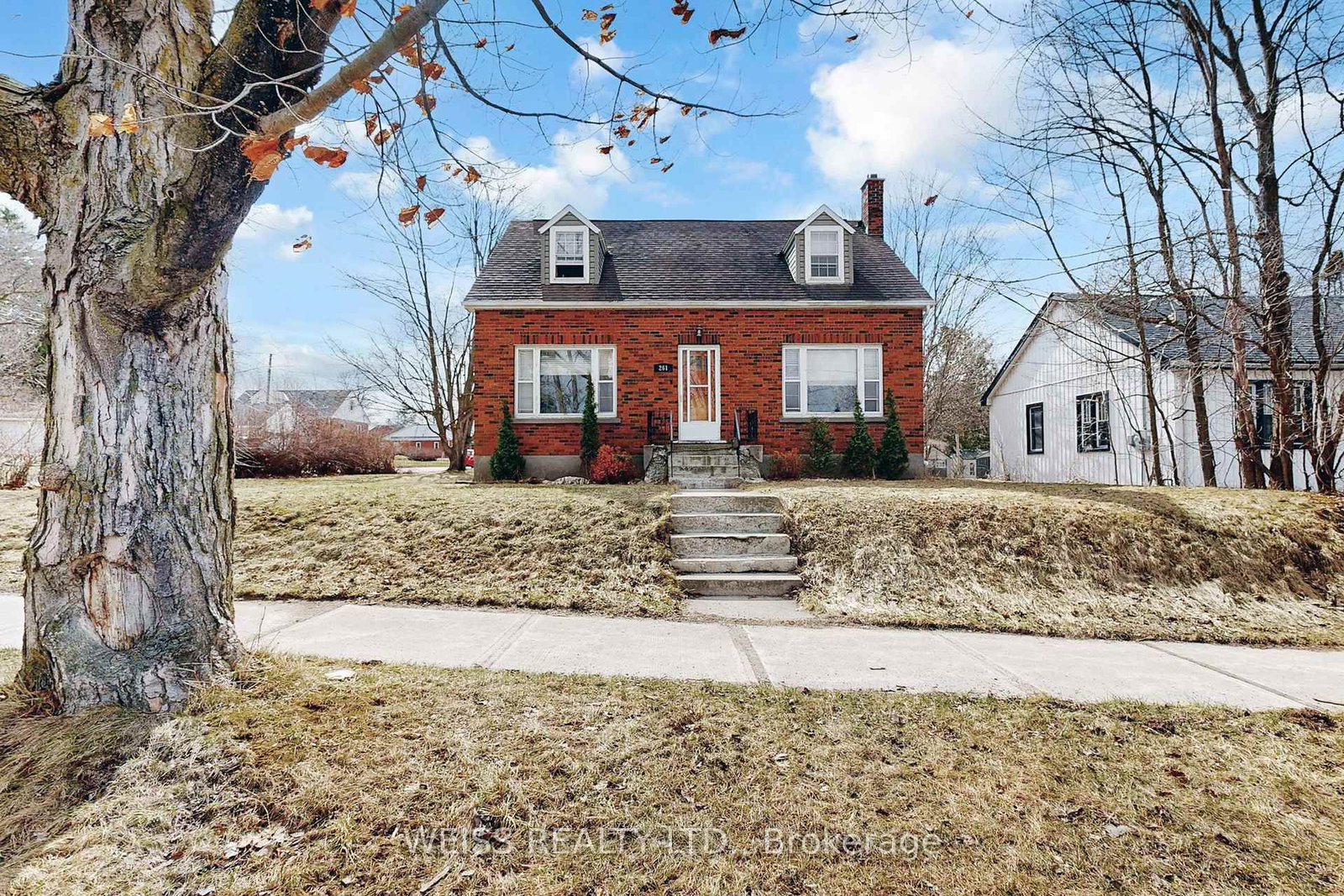 Listing Image 4