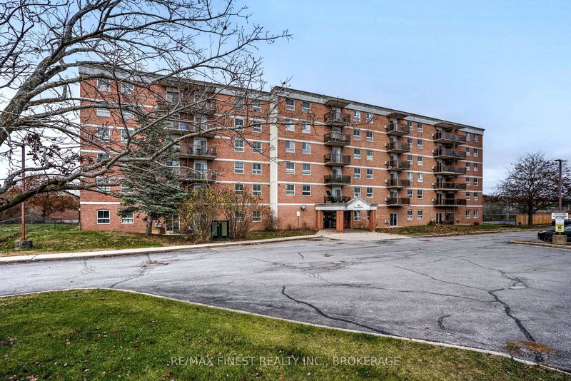 608 - 745 Davis Dr, Kingston, K7M 8J4 | Image 3