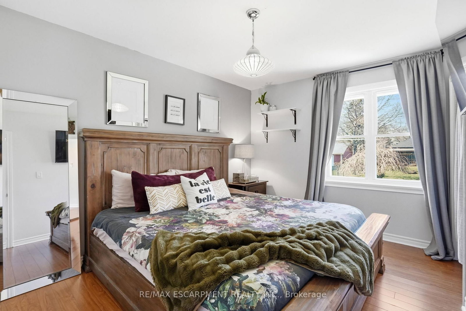 Detached House for sale at 208 Seneca Avenue, Hamilton, Ontario, L9B 1M2 - Rural Glanbrook - MLS: X12976846