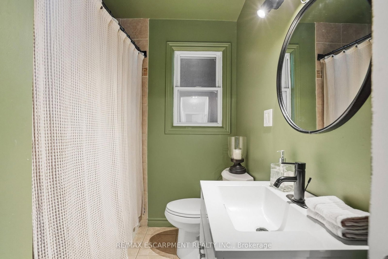 Detached House for sale at 208 Seneca Avenue, Hamilton, Ontario, L9B 1M2 - Rural Glanbrook - MLS: X12976846