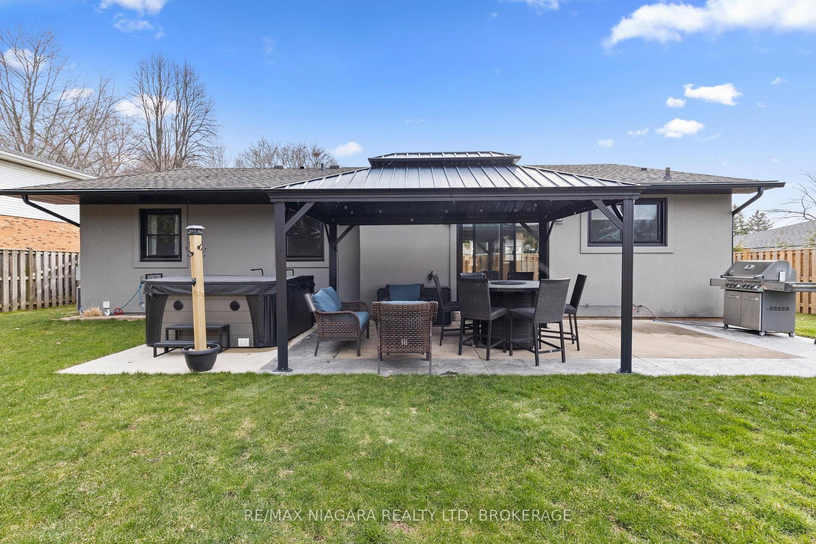 Detached House for sale at 1164 Haist Road, Pelham, Ontario, L3B 5N5 - Fonthill - MLS: X12976862