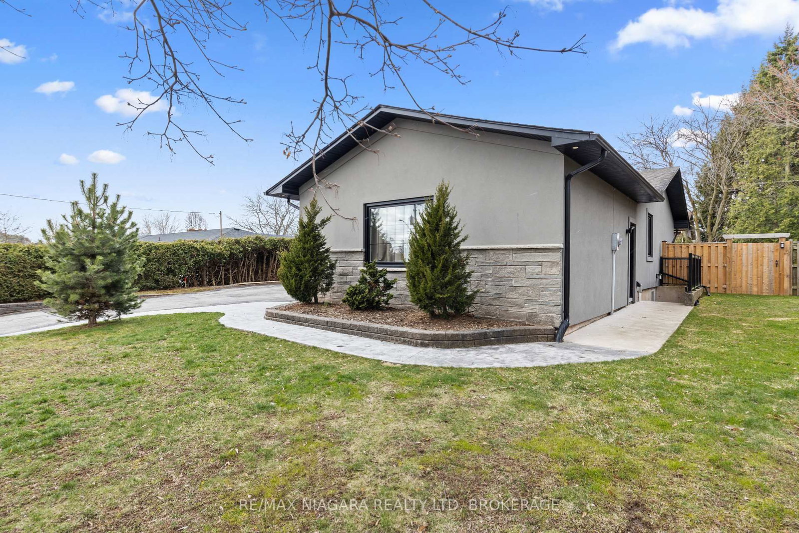 Detached House for sale at 1164 Haist Road, Pelham, Ontario, L3B 5N5 - Fonthill - MLS: X12976862