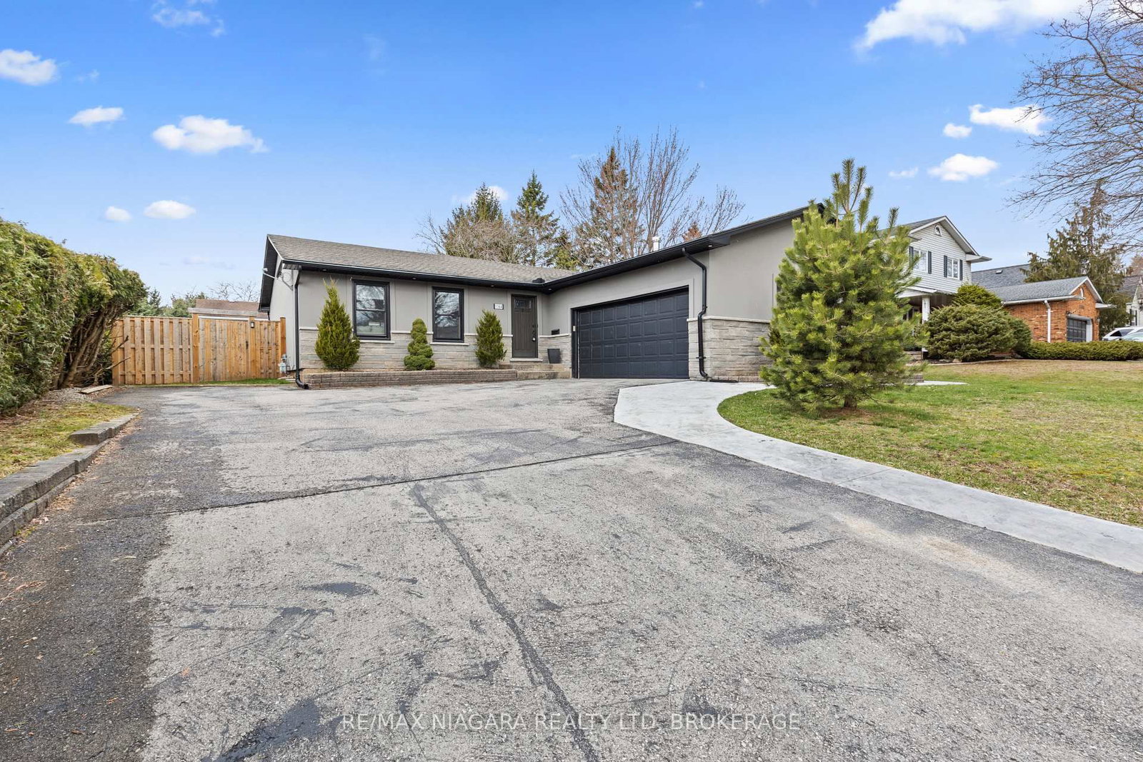 Detached House for sale at 1164 Haist Road, Pelham, Ontario, L3B 5N5 - Fonthill - MLS: X12976862