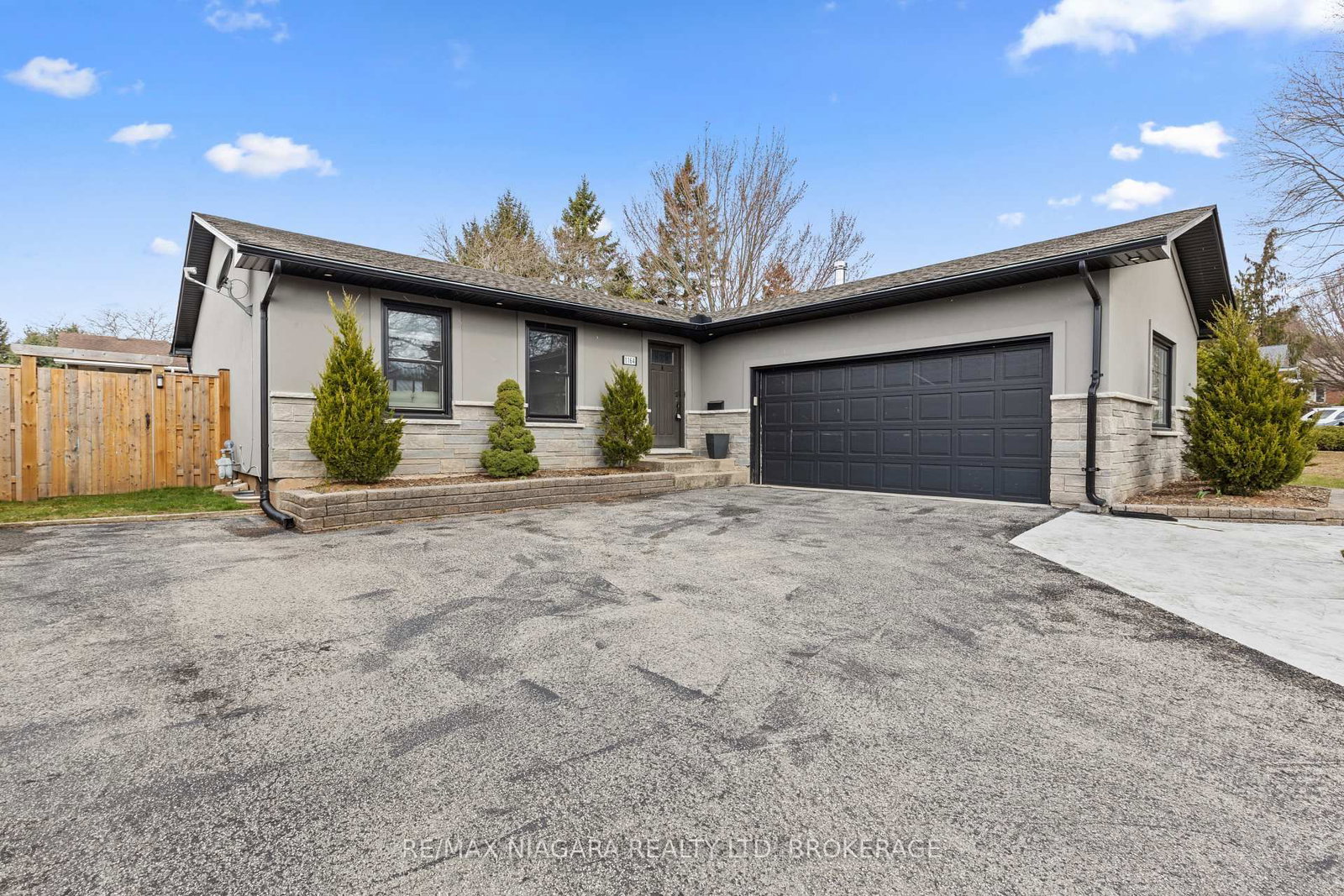 Detached House for sale at 1164 Haist Road, Pelham, Ontario, L3B 5N5 - Fonthill - MLS: X12976862